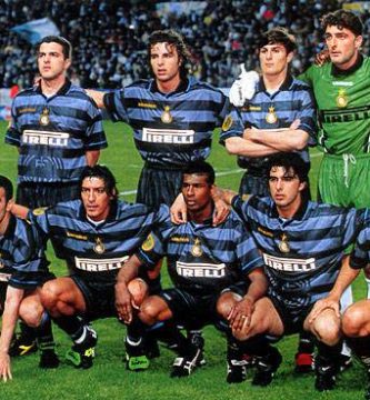 El Inter de Milán de Ronaldo, Zanetti, Zamorano, entre otras estrellas. Fue uno de los equipos sensaciones de Europa. Al ganar la Europa League en una final apasionante.